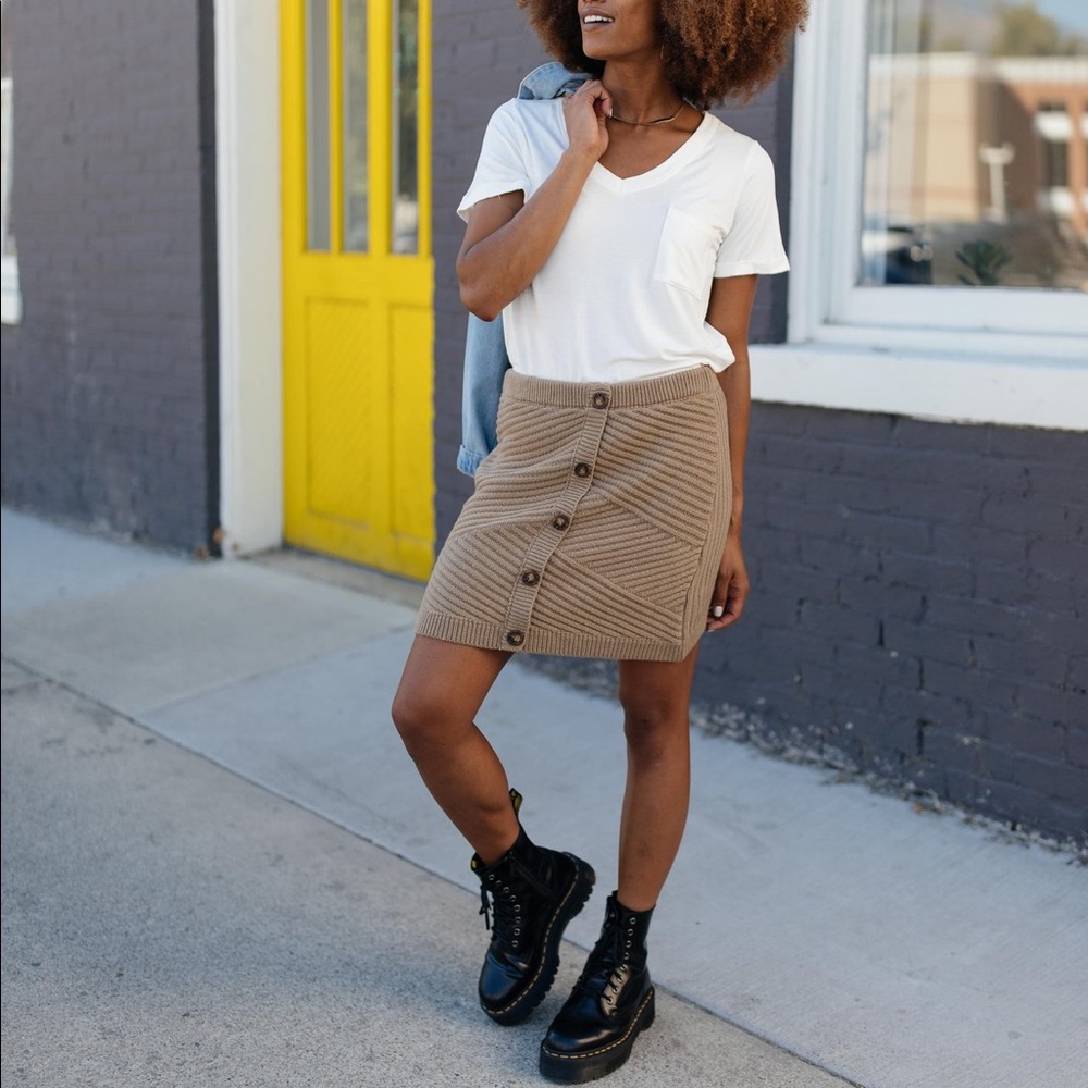 Sadie Ribbed Knit Skirt - Picture 5 of 11